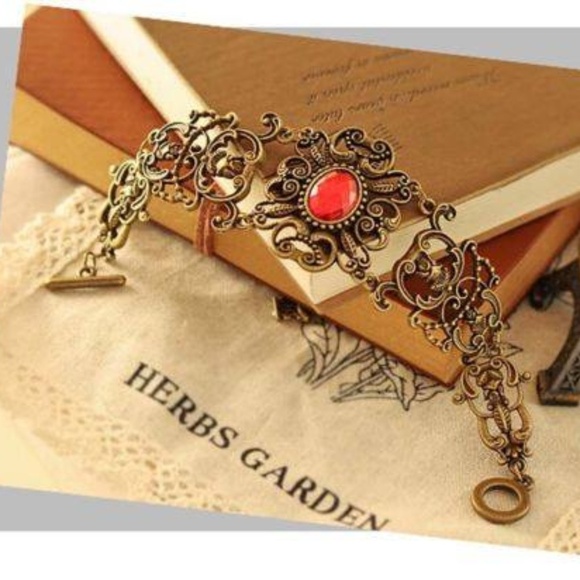 New  vintage style bracelet - Picture 1 of 4